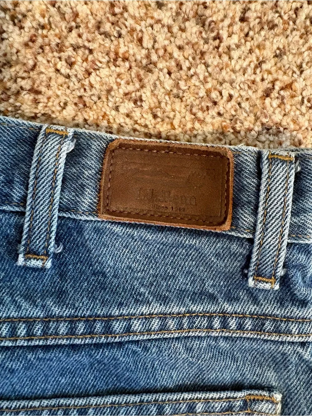 Mens LL BEAN classic fit Blue jeans straight leg (34 x 30)
